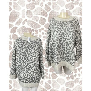 Old Navy Plus 3X Gray-Beige Animal Print Crew Neck Long Raglan Sleeve Sweater